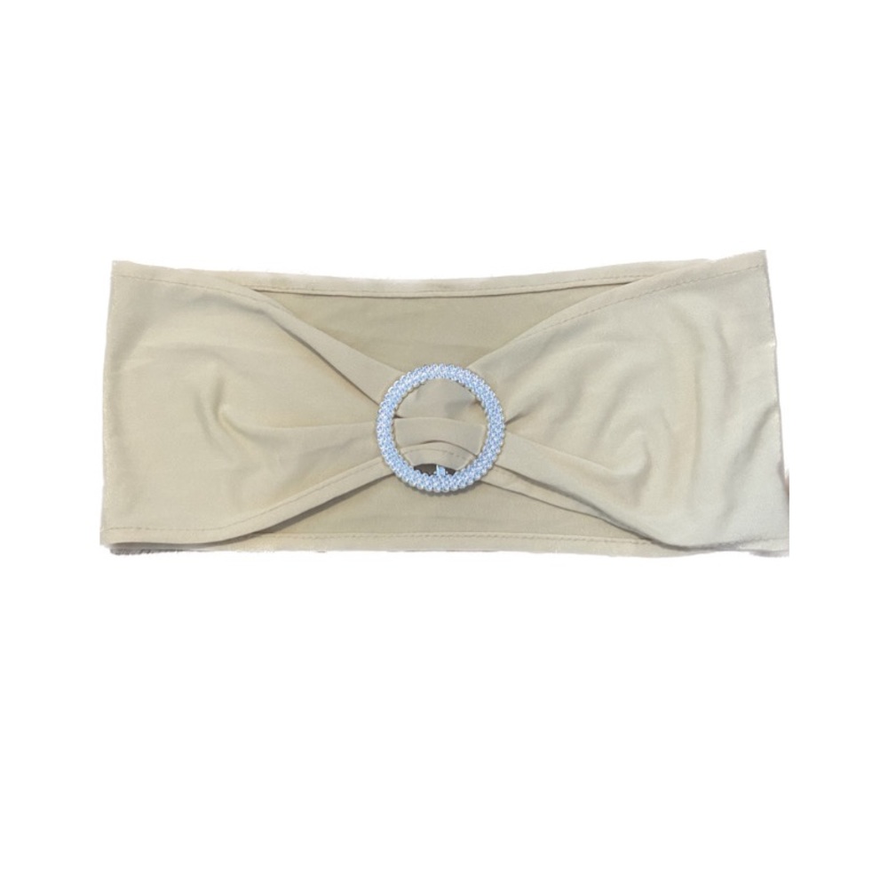 Sexy cream tube top and shiny buckle in middle